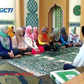 Jilbab In Love Episode 77