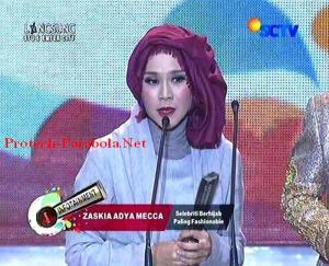 Kategori Selebriti Berhijab Paling Fashionable  Zaskia Adya Mecca