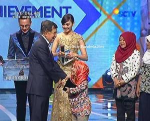 Pemenang Kategori Lifetime Achievement Almarhumah Een Sukaesih