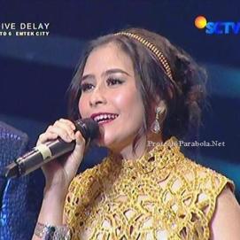 Prilly Liputan 6 Awards 2015